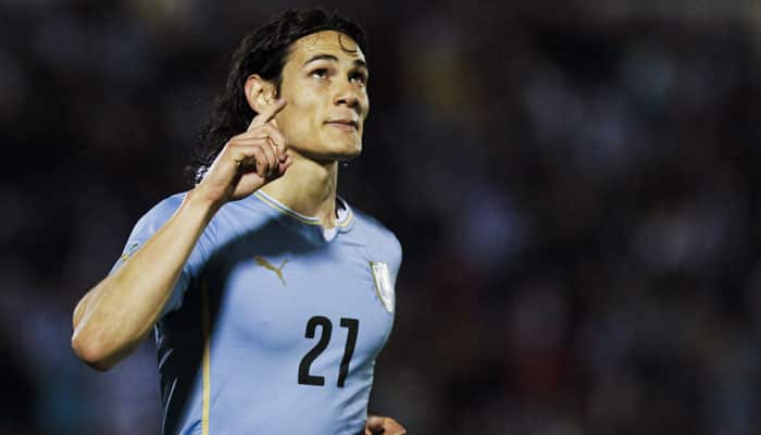 Edinson Cavani, Gonzalo Jara in face-off in soccer World Cup qualifier