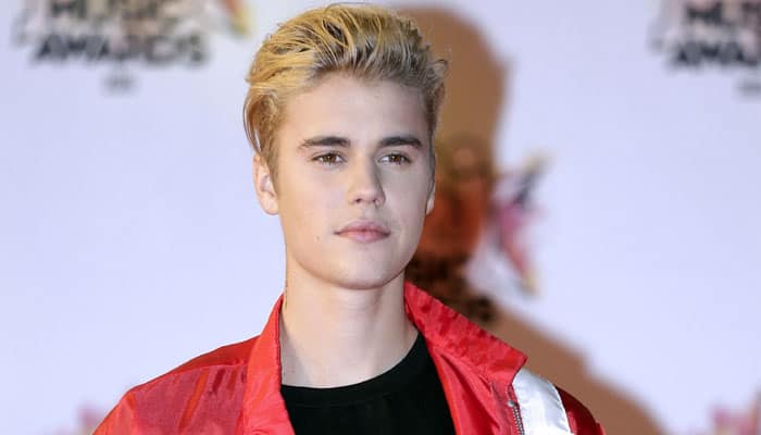 Emotional Justin Bieber bursts into tears onstage