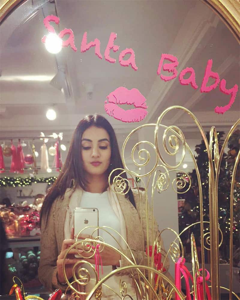 SONAL CHAUHAN :- Santa baby !!!! #christmas2015 #londres #cantwait #randomselfies @ Harrods -instagram