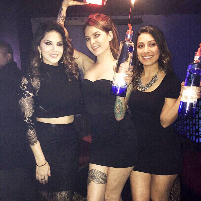 Sunny Leone :- Amazing time yesterday in San Jose. Good friends, shopping, food, & awesome event -twitter