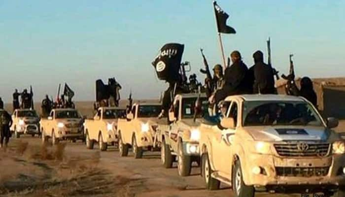 Islamic State mocks at LeT, calls it puppet of &#039;apostate&#039; Pakistan army