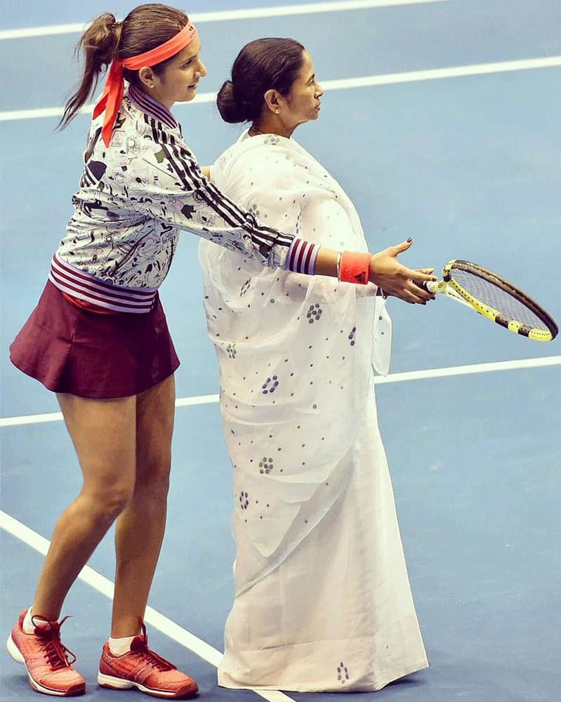 Sania Mirza :- It was an honour to hit some tennis balls with ma'am Mamata Banerjee @MamataOfficial thank you for coming today -twitter