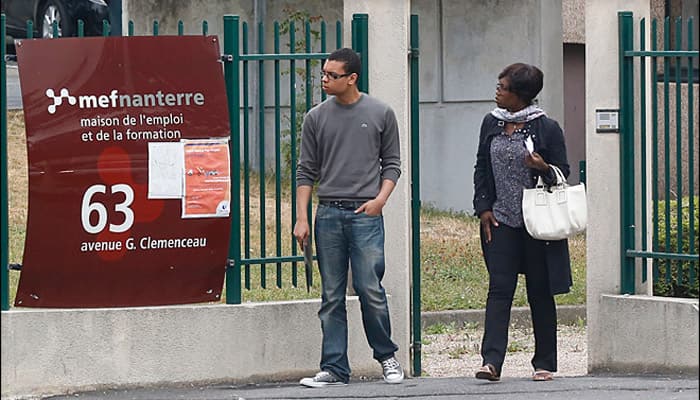 France jobless claims hit 30-month high