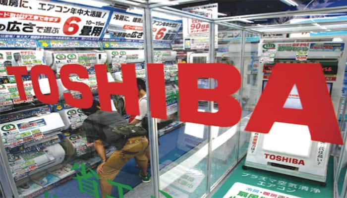 Toshiba considers splitting off, listing part of chip business Toshiba considers splitting off, listing part of chip business