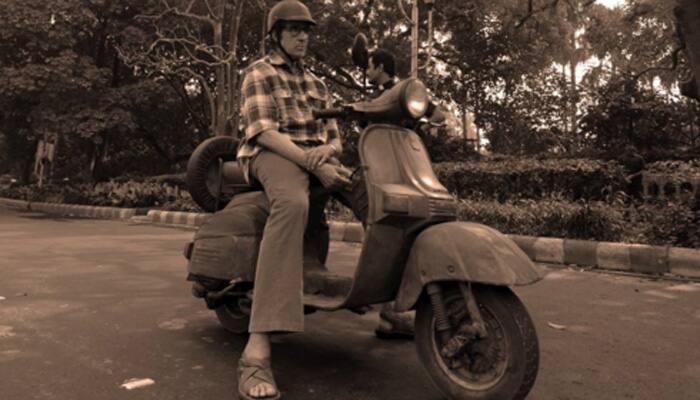 In pics: Amitabh Bachchan&#039;s scooter ride in Kolkata!