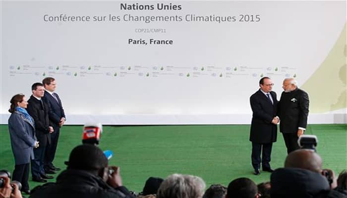 French President Hollande welcomes Modi at CoP 21 climate summit