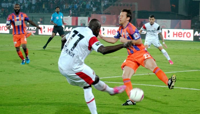 ISL 2015: NorthEast United pip FC Pune City 3-2 to keep semis hope alive