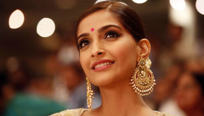 What message did Sonam Kapoor have for Bollywood pals?