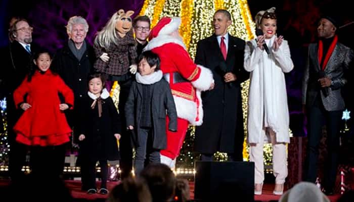 Watch: Barack Obama &amp; Michelle light up White House Christmas tree, sing carols