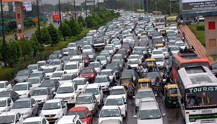 Delhi unveils odd-even traffic to combat rising air pollution, CJI backs plan