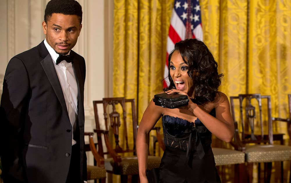 Actress Kerry Washington arrives with her husband retired NFL player Nnamdi Asomugha, left, at the 2015 Kennedy Center Honors reception in the East Room of the White House in Washington.