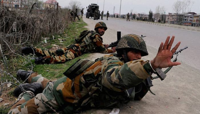 CRPF convoy attacked in south Kashmir, 5 jawans injured