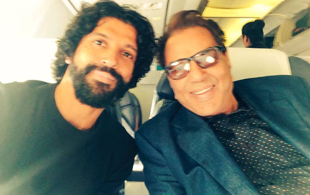 Farhan Akhtar ‏:- Seated beside, unarguably, the most handsome leading man our silver screen has ever seen. #legend -twitter