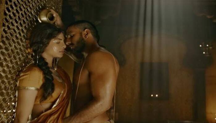 Watch: &#039;Albela Sajan&#039; starring Ranveer Singh, Priyanka Chopra from &#039;Bajirao Mastani&#039;!