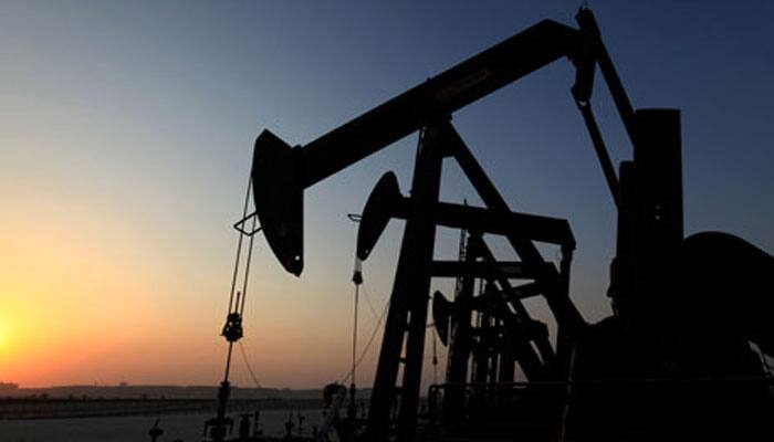 Oil prices inch closer to 11-year low as IEA warns of worse glut, US stays warm Oil prices inch closer to 11-year low as IEA warns of worse glut, US stays warm