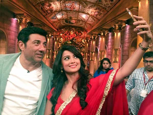 AdaaKhanShares Her Fangirl Moment @CNBonColors HE HAS An EvergreenCharm,Its HardtoBeat #GhayalOnceAgainTrailer17Dec Twitter@TheDeolLegacY
