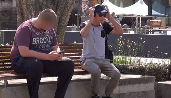 Crazy video: What happened when a man dropped his iPhone on road! Don&#039;t miss the last man&#039;s reaction