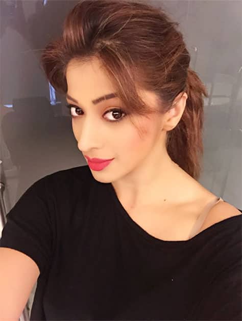 I m so excited for all the good things to come. good evening luvlies. Twitter@iamlakshmirai