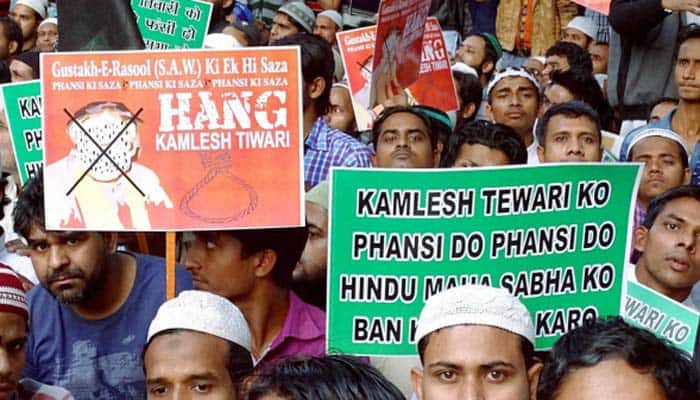 Kamlesh Tiwari row: Muslim community&#039;s protest turns ugly with pro-Islamic State, Pakistan slogans