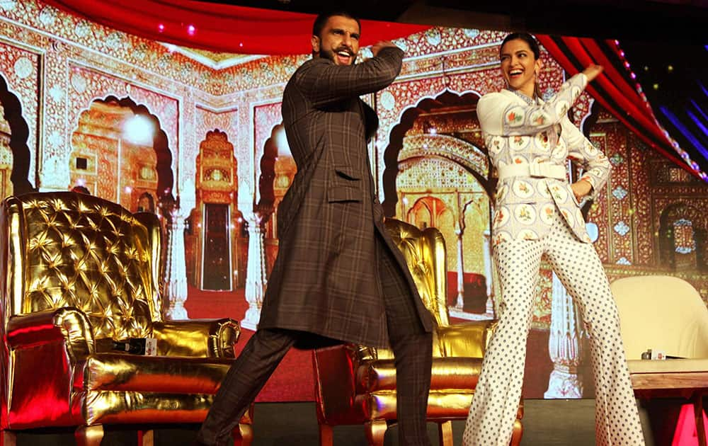 Actors Ranveer Singh and Deepika Padukone at Agenda 15 to promote thier forthcoming film Bajirao Mastani, in New Delhi.