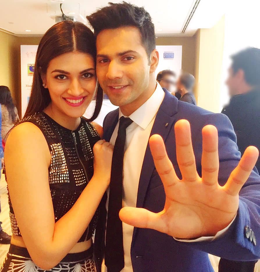 Mandvi Sharma :- 5 Days To Go @kritisanon @Varun_dvn #Dilwale18Dec @RedChilliesEnt -twitter