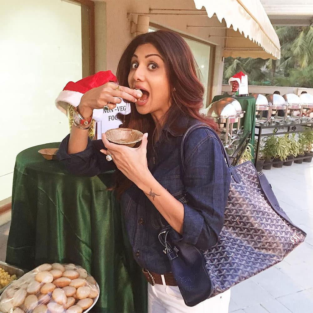 shilpa shetty :- Yummmm Sunday cheat food Suji pani puris yummyyyyyyyy -instagram