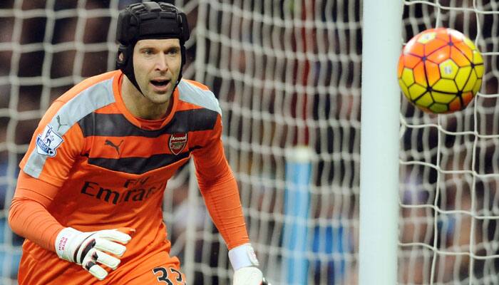 Arsenal goalie Petr Cech matches David James&#039; Premier League clean sheet record