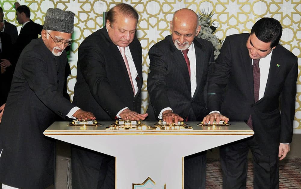 Vice President Hamid Ansari ,President of Turkmenistan Gurbanguly Malikgulyyevich Berdimuhamedov, Afghanistan President Ashraf Ghani and Pakistan Prime Minister Nawaz Sharif press buttons for initiating welding process during the signing ceremony of the Turkmenistan-Afghanistan-Pakistan-India (TAPI) gas pipeline project at Mary in Turkmenistan.