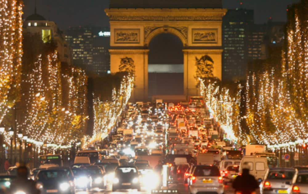 3. Avenue de Champs Elysess, Paris