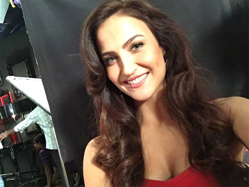 Shoot time!! #christmastime #woopwoop Twitter@ElliAvram