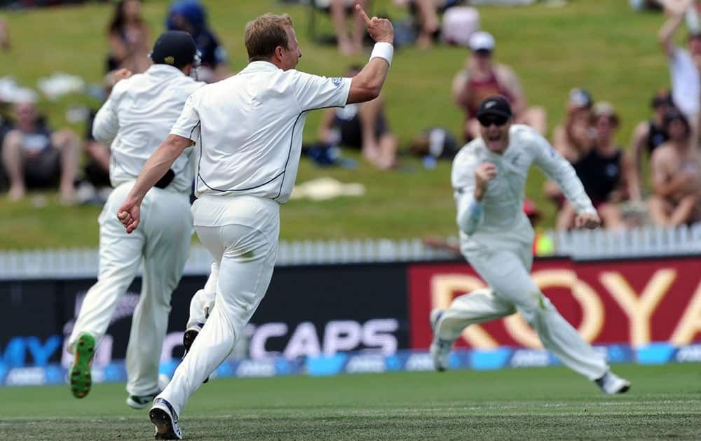 New Zealand’s Neil Wagner, center, celebrates the dismissal of Sri Lanka’s Dinesh Chandimal for 4 caught by Martin Guptill on day three of the second International Cricket Test at Seddon Park in Hamilton, New Zealand.