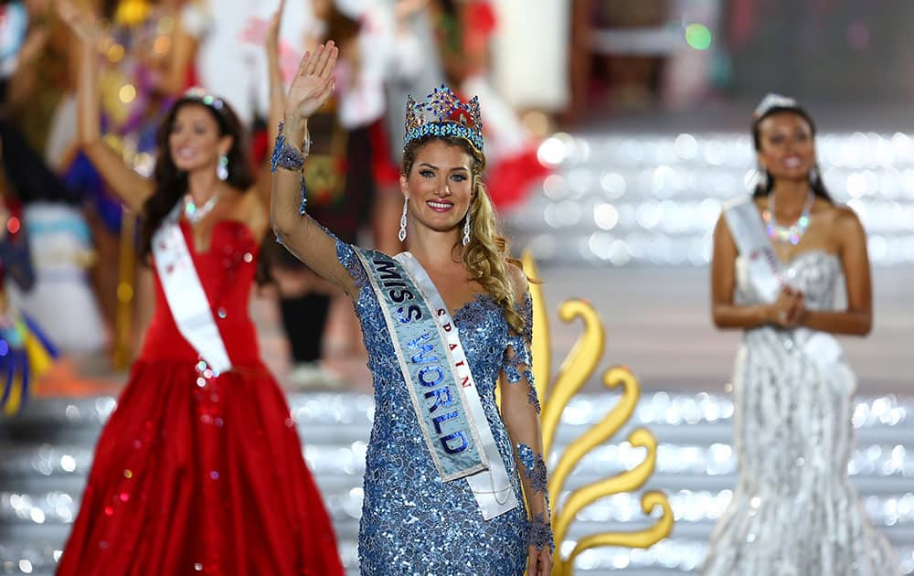 Newly crowned Miss World Mireia Lalaguna Royo from Spain celebrates after at the end of the 2015 Miss World Grand Final in Sanya in south China's Hainan province.