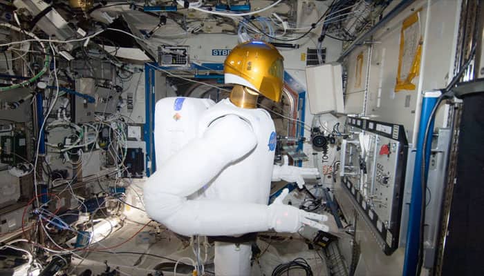 NASA training space robots with virtual reality
