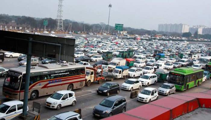 Govt collects over Rs 4500 cr revenue from toll plazas in FY16