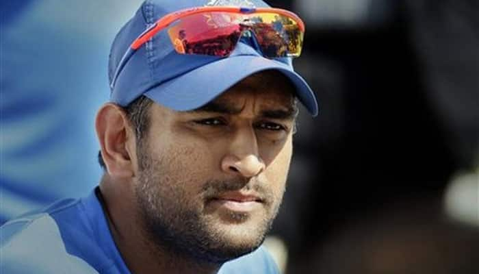 When Mahendra Singh Dhoni presented himself as a cricket fan!