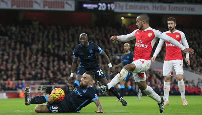 Premier League 2015-16: Theo Walcott stars as Arsenal beat Manchester City