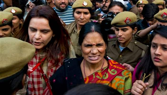 Pass juvenile justice bill: Nirbhaya&#039;s parents