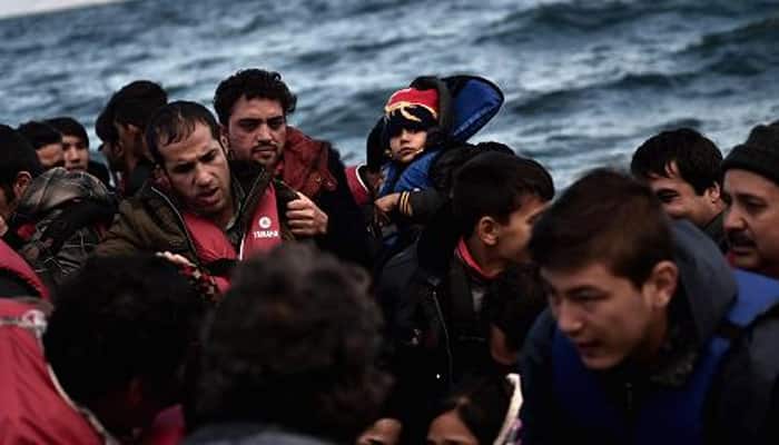 EU gets 1 million migrants in 2015, smugglers seen making $1 billion