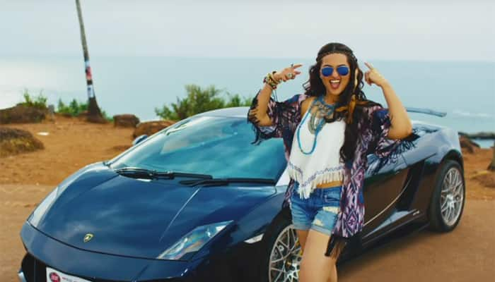 Watch: Rockstar Sonakshi Sinha stuns in debut single &#039;Aaj Mood Ishqholic Hai&#039;!