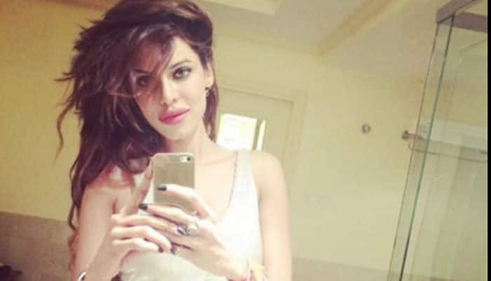 Bigg Boss 9: Gizele Thakral doesn&#039;t like &#039;late night PDA&#039;—watch video!