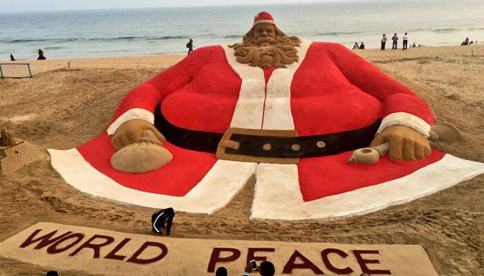 Merry Christmas: World&#039;s &#039;tallest&#039; sand Santa is in India