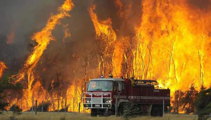 Over 100 houses gutted in Christmas bushfire in Australia