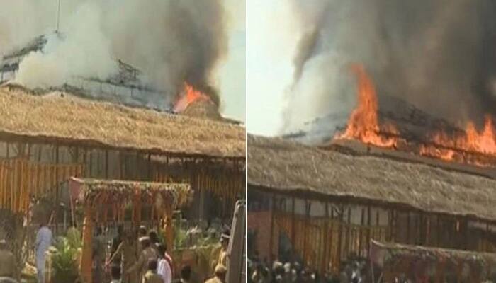 Fire breaks out at KCR&#039;s 7-crore &#039;Yagnam Pandal&#039;