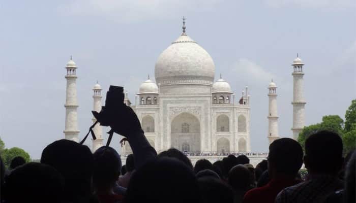 In a first, Taj Mahal tweets happy New Year to Eiffel Tower