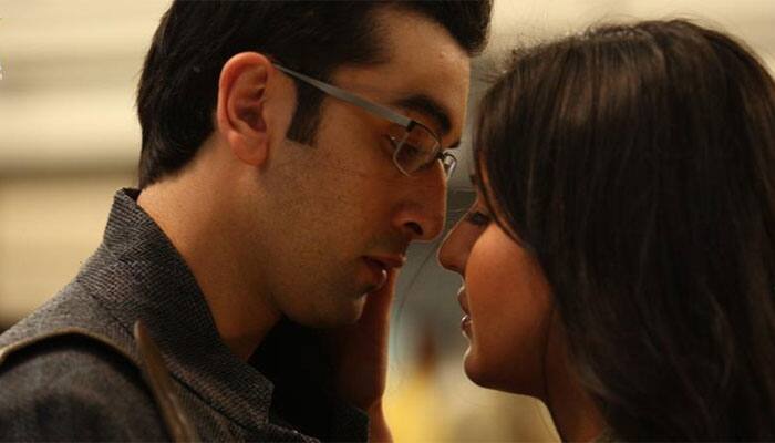 It happened! Ranbir Kapoor &#039;kisses&#039; Katrina Kaif?