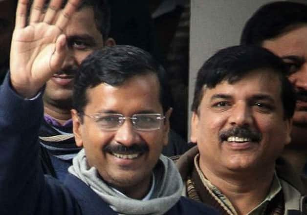 Kejriwal carpools, Delhi ministers share rides, use public transport on Day 1 of odd-even plan