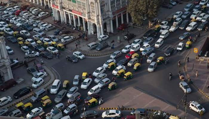 Delhi begins its stint with odd-even plan, 1 violator fined; Kejriwal shares car with ministers