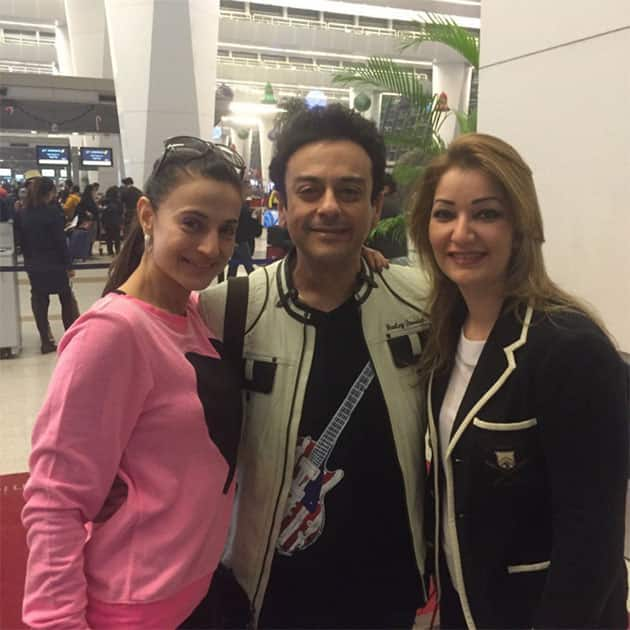 Delhi airport 2day @AdnanSamiLive enroute bombay as I'm headed for calcutta. Twitter@ameesha_patel