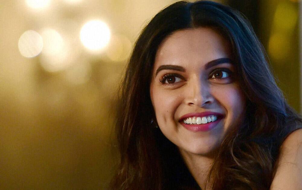 9. Deepika Padukone: (Earnings: Rs 59 crore)