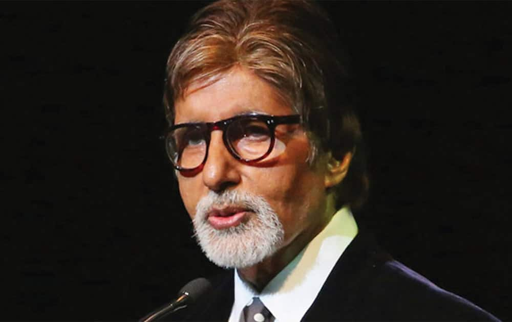 3. Amitabh Bachchan: (Earnings: Rs 112 crore)
